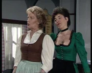 L-R: Babett (Marianne Lindner), Sabine (Gerda Steiner)
