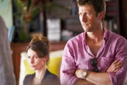 Helen Baxendale (Sasha Moore), Mark Bazeley (James Moore).