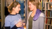 Claudia (Nora Binder, li.) besteht darauf, dass Alex (Wolke Hegenbarth) die Party zu ihrem 16. Geburtstag organisiert. Alex hat überhaupt keine Lust und weigert sich zunächst.