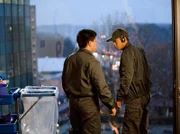 Mitarbeiter der Putzkolonne (von links): Wen Hai Wan (Chike Chan) und sein Vorarbeiter Chang Ho (Jonathan Chan-Pensley).