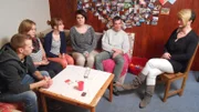 Tauschmutter Lucie (re.) lernt Rebekkas fünf Kinder kennen