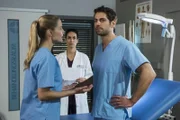 (v.l.n.r.) Julia Berger (Mirka Pigulla); Dr. Leyla Sherbaz (Sanam Afrashteh); Dr. Niklas Ahrend (Roy Peter Link)
