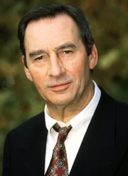 Henry van Lyck als Oberstaatsanwalt Gerhart Lotze