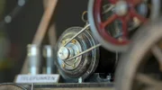 Der Mini-Generator liefert Strom für kleine Lämpchen.