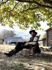 'Devil' Anse Hatfield (Kevin Costner)