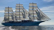 Die 28 Segel des Vollschiffs haben eine Segelfläche von 4100 m2, das sind mehr als doppelt soviel wie auf der Gorch Fock.