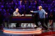 Rateteam-Kapitän Bernhard Hoëcker (l.) und der Fernsehmoderator und Sportreporter Jörg Wontorra (r.) bilden ein Rateteam.