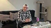 Jonas (23) musste wegen starker Schmerzen und Unwohlsein in die Notaufnahme und wurde direkt operiert