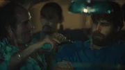 KAPSTADT, SÜDAFRIKA- Rene Benitez (Schauspieler rechts) und Charlie Martinez (Schauspieler links), in einem Auto während der Entführung.