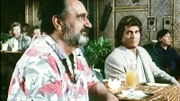Selbstmitleid; von links nach rechts Mark Gordon (Victor French) und Jonathan Smith (Michael Landon)