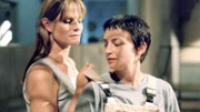 Natascha (Susann Uplegger, li.) will von Andrea (Jana Becker) wissen, wo Annika ist.