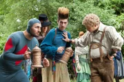 rbb Fernsehen SECHSE KOMMEN DURCH DIE GANZE WELT, am Freitag (03.04.15) um 14:10 Uhr. v.l.: Theodor der königliche Schnell-Läufer (Kevin Kuske), Markus der Schnell-Läufer der Sechse (Maximilian Gehringer) und Lukas (Anton Rubstov)