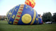 Die „Montgolfiere“ füllt sich mit heißer Luft.