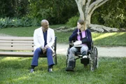 Ihr Leben verändert sich, als sie plötzlich brutal von einem Patienten angegriffen. Webber und ihre anderen Kollegen, kümmern sich um sie: Meredith...