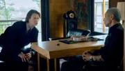 Geben und Nehmen: Der Reporter Jake (Ansel Elgort, li.) mit dem Yakuza-Clanchef Ishida (Shun Sugata).