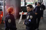 Eddie Janko (Vanessa Ray, l.); Jamie Reagan (Will Estes, r.)