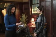 Macy Vaughn (Madeleine Mantock, l.); Abigael (Poppy Drayton, r.)