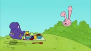 Hase und Elefant machen Picknick im Garten.