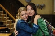 Anna (Jeanette Biedermann, l.) will sich und Paloma (Maja Maneiro, r.) weismachen, dass Jonas kein Thema mehr ist für sie ist. Doch ob das gut geht?