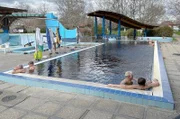 Dank einer Thermalquelle hat sich das Dorf Mórahalom in eine lebendige Kleinstadt verwandelt. Das erste Thermalbecken ist dort vor etwa 60 Jahren entstanden.