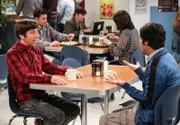 L- R: Howard Wolowitz (Simon Helberg) und Rajesh Koothrappali (Kunal Nayyar)
