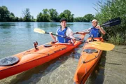 G&G-Reporter Sandro Sabatini ist mit der Schauspielerin, Moderatorin und Hypnose-Therapautin Tanja Gutmann auf der Aare von Altreu über Solothurn nach Wangen an der Aare unterwegs.