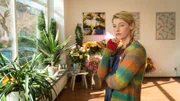 In Jonas Vogts Terminkalender stand jede Woche ein Termin bei der Blumenverkäuferin Anna Schönfeldt (Bettina Kurth). Die Ermittler glauben nicht daran, dass er sie nur getroffen hat, um Blumen zu kaufen.