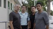 V.l.: Reuven Peretz (Danny Steg), Yoav Keshti (Daniel Gad), Kobi Edri (Maor Schwitzer) und Alon Shenhav (Tsahi Halevi)