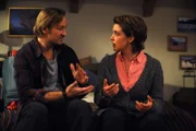 Maria ist überwältigt, als Gregor die Reise ihr zuliebe verschieben will. Von links: Gregor (Holger M. Wilhelm) und Maria Brunner (Daniela März).