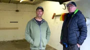 Michael (li.) und Kumpel Lothar in der angemieteten Garage