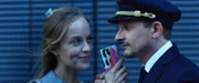 Frida (Friederike Kempter) und Felix (Florian Lukas) lauschen den Herztönen ihres Babys.