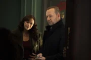Maria Baez (Marisa Ramirez, l.); Danny Reagan (Donnie Wahlberg, r.)