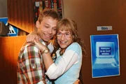 Lisa (Alexandra Neldel, r.) ist wieder glücklich, dass sie sich mit Jürgen (Oliver Bokern, l.) ausgesprochen hat und ihm wieder vertrauen kann.