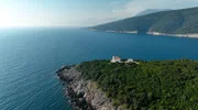 Kurz, aber oho! Auf nicht mal 100 Kilometern erstreckt sich die Küste Montenegros an der Adria.