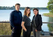 Kriminaltechnikerin Dr. Viktoria Wex (Claudia Eisinger, Mitte),  Dorfpolizist Leon Pawlak (Sebastian Hülk) und die selbstbewusste Kommissarin Kowalska (Karolina Lodyga).