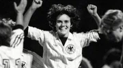 Birgit Dahlke beim Torjubel im ersten Länderspiel gegen Schweiz 1982.