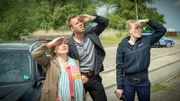 Gelingt es Reuter, Oliver Freitag vom Selbstmord abzuhalten? Die Kripo-Kollegen beobachten das Szenario. (Katrin Börensen (Claudia Schmutzler, l.), Lars Pöhlmann (Dominic Boeer, M.), Anneke van der Meer (Isabel Berghout, r.).
