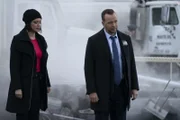 Maria Baez (Marisa Ramirez, l.); Danny Reagan (Donnie Wahlberg, r.)