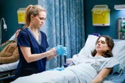 (v.li.): Fiona Gubelmann (Dr. Morgan Reznick), Avery Konrad (Tamara Krantz).