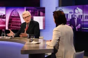 Zu Gast bei Moderatorin Sandra Maischberger (re.): Theo Koll (langjährige Leiter des ZDF-Hauptstadtstudios).