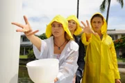 Nur gemeinsam können Bella (Indiana Evans), Rikki (Cariba Heine) und Cleo (Phoebe Tonkin) das Wasser in Gelform kontrollieren.