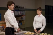 Henry Pollard (Adam Scott, l.); Casey Klein (Lizzy Caplan, r.)