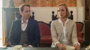 Alexander von Gravenitz (Julian Weigend) steht kurz vor seiner Hochzeit mit der millionenschweren Erbin eines Margarinefabrikanten, Corinna Lübbe (Fritzi Malve-Voss). Trübt der Tod von Leonie das Liebesglück?