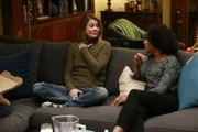 Nach ihrem traumatischen Überfall kümmern sich ihre Kollegen um Meredith (Ellen Pompeo, l.), während Maggie (Kelly McCreary, r.) und Callie eine riskante Operation an einem minderjährigen Patienten durchführen ...