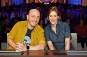 Rateteam-Kapitän Bernhard Hoëcker (l.) und die Radio- , TV- und Eventmoderatorin Julia Schütze (r.) bilden ein Rateteam.