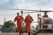 Einsatz für die Luftrettung und Notarzt Haase (Fabian Harloff, l.).