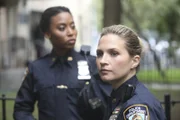 Maya Thomas (Yasha Jackson, l.); Eddie Janko (Vanessa Ray, r.)