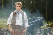 Der arme Köhler Peter (Rafael Gareisen) ist mit seiner harten Arbeit nicht zufrieden.