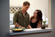 Matthew McConaughey as Detective Rust Cohle and Elizabeth Reaser as Laurie Spencer