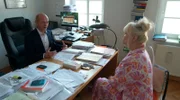 Brigitte Jaczek freut sich auf eine Australienreise, doch Qatar Airways lässt sie nicht mitfliegen. Sie schaltet einen Anwalt ein.